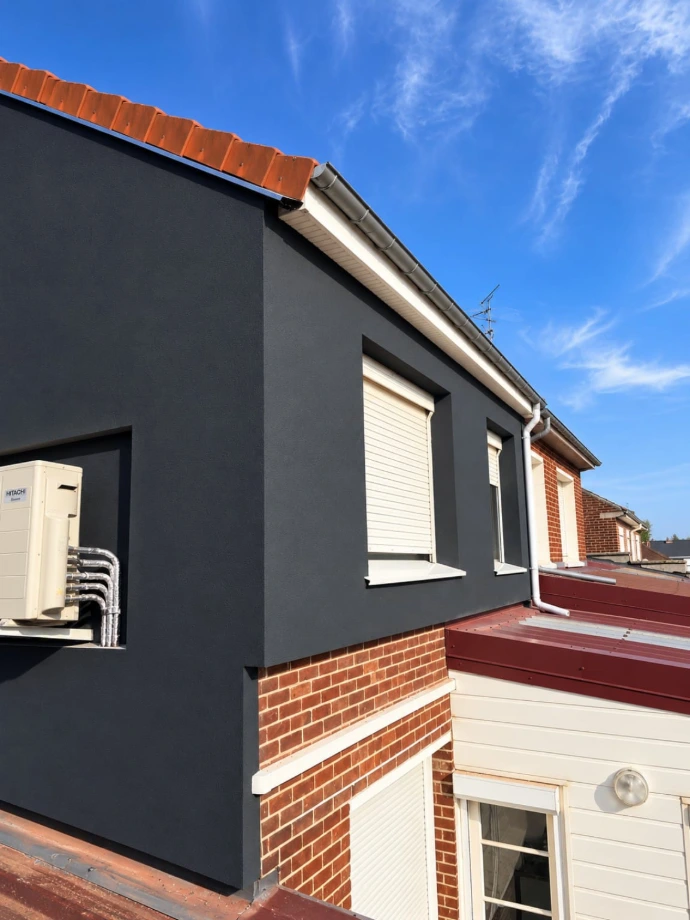 Rénovation extérieure d'une maison individuelle avec travaux de façade